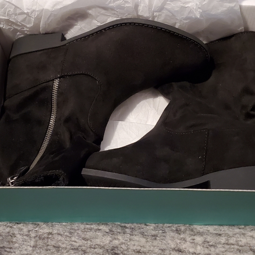 NIB Maurices black lined boots- women